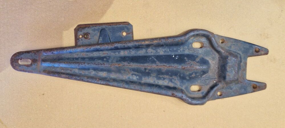 Steering Column Tube Bracket 68-69.   211-415-601E