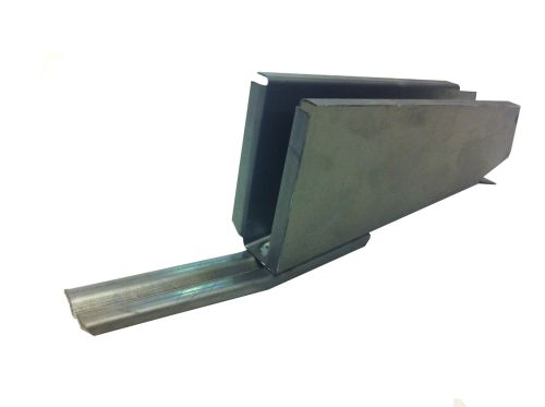 Outrigger, Centre Left 68-79. 211-703-119AR