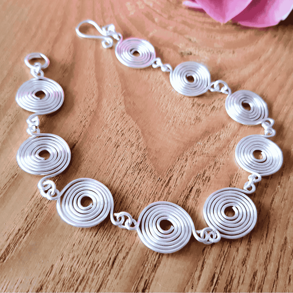 3 Closed Spirals bracelet