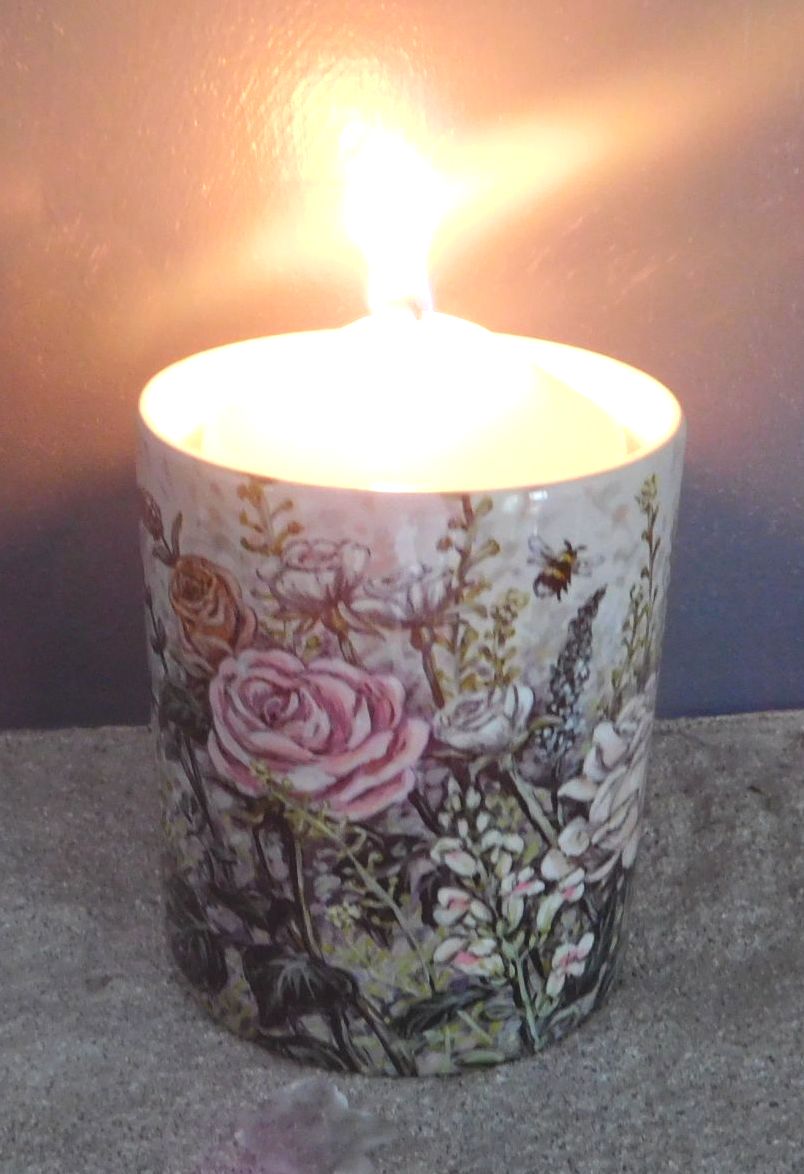 Tealight Candle Holder - Heartbreak flowers