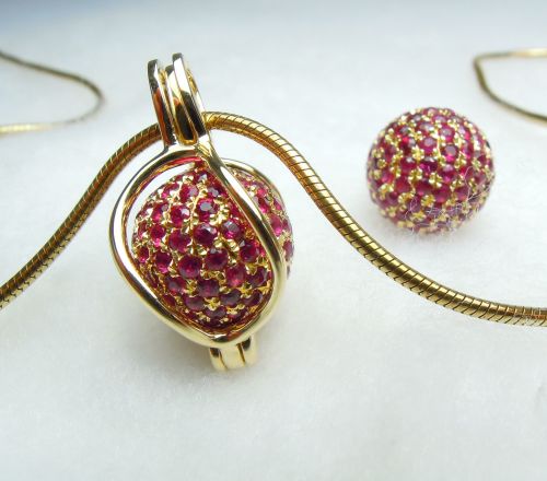 Robijn pavé 18kt. - Rubis pavé 18ct. - Ruby 18ct.