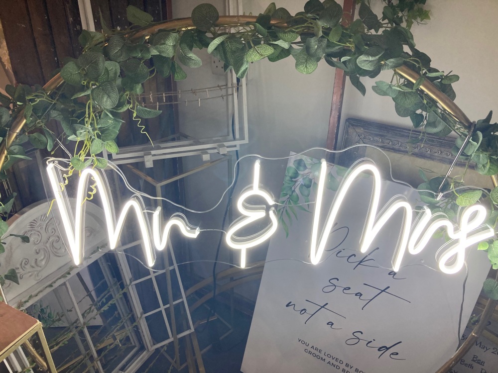 Neon Mr & Mrs Sign