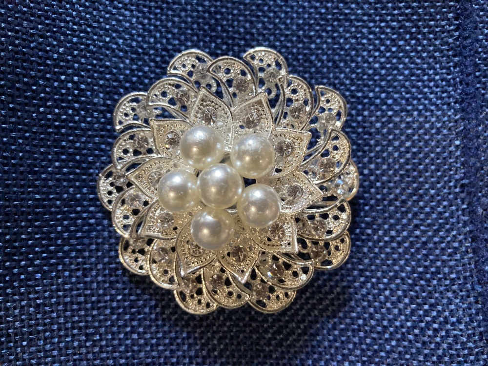 Round Brooch with Pearl centre