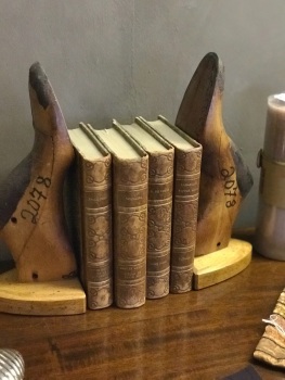 Shoe last bookends
