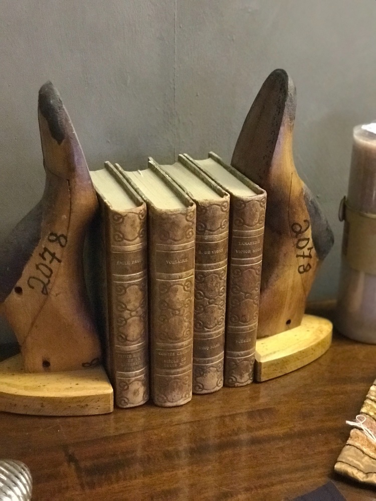 Shoe last bookends