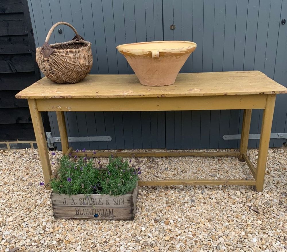 French scullery/prep table