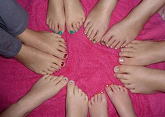 Girls pamper parties Kent Lipstick toes in circle