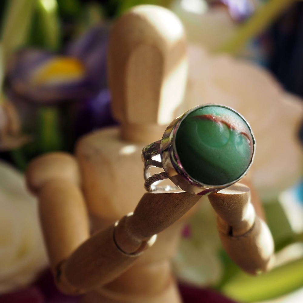 Sterling silver ring with green and red marbles