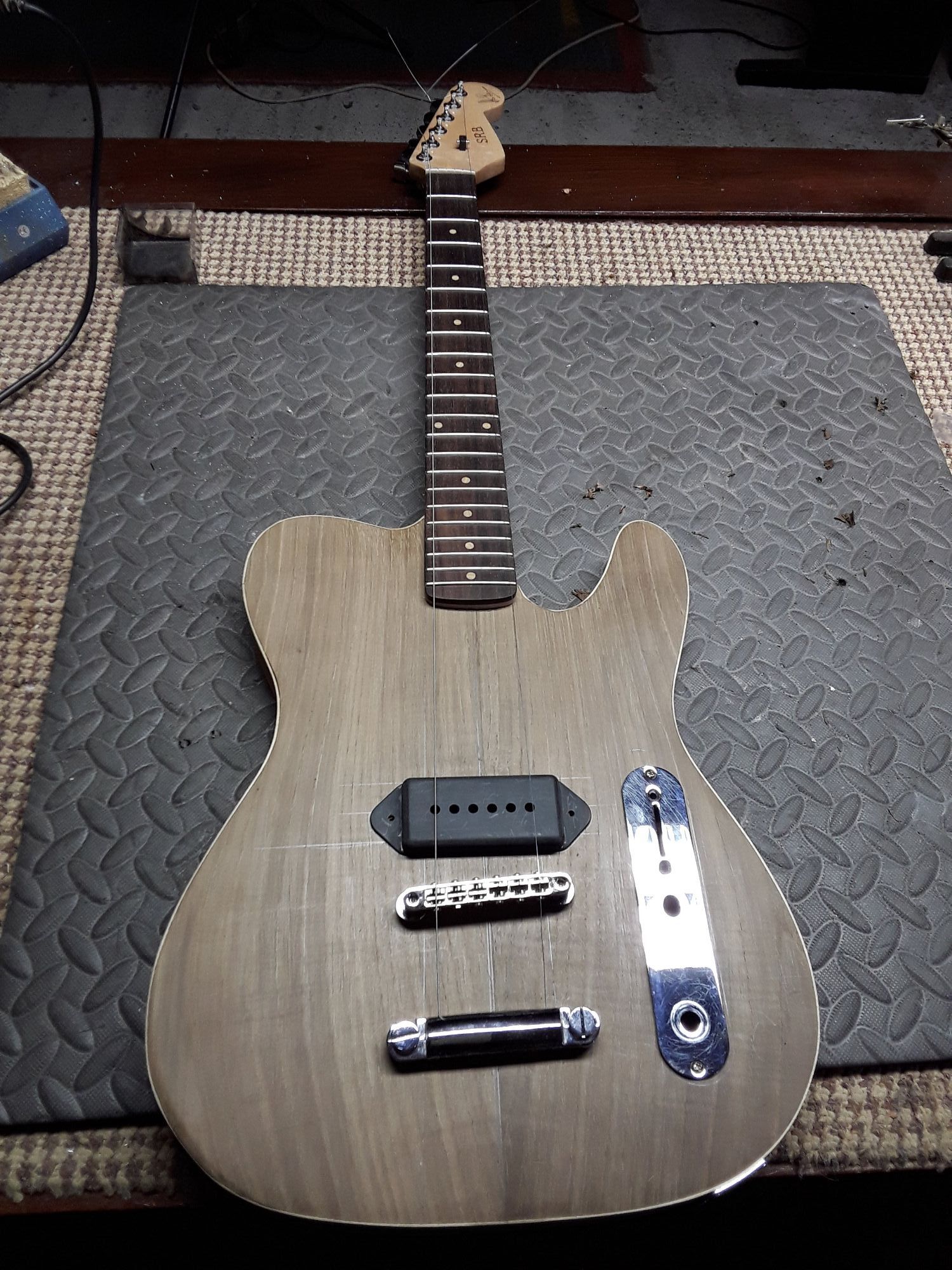 Armoire Guitar 2