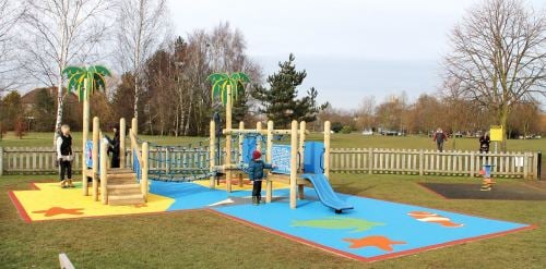 sovereign play installation at elmbridge bc