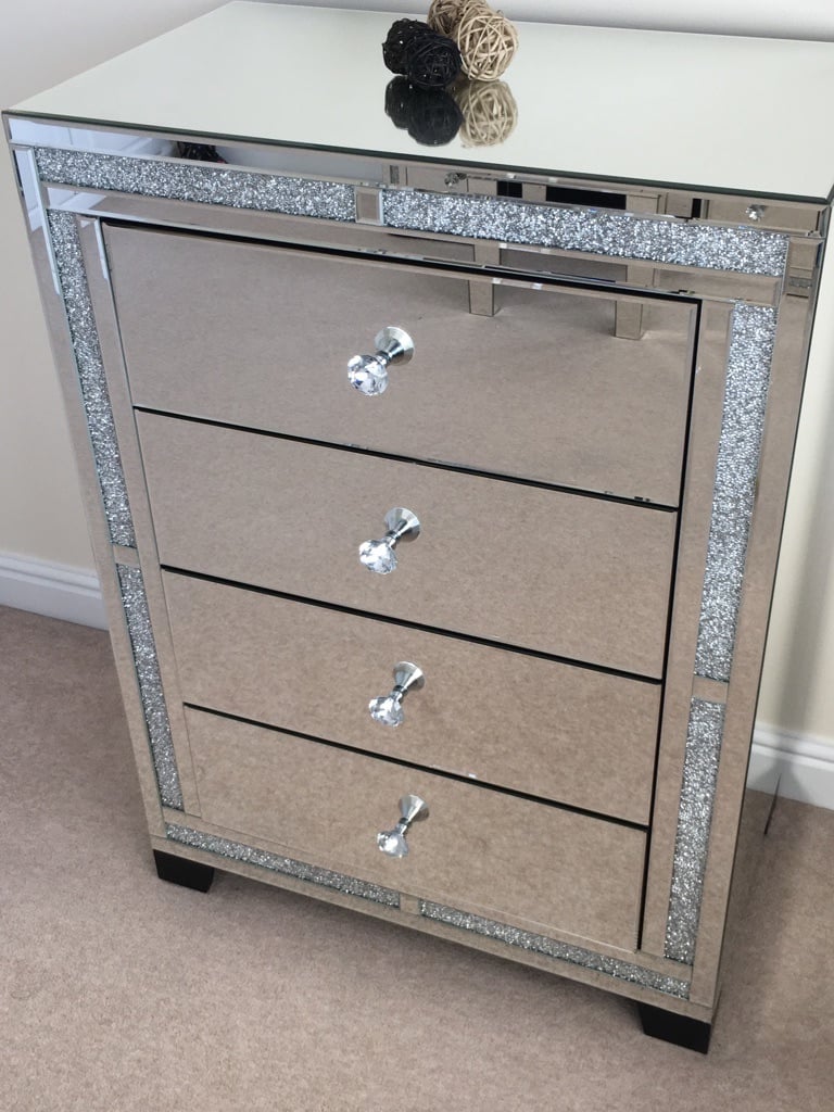 *Diamond Crush Sparkle Crystal Mirrored Milano 4 draw Bedside Chest 