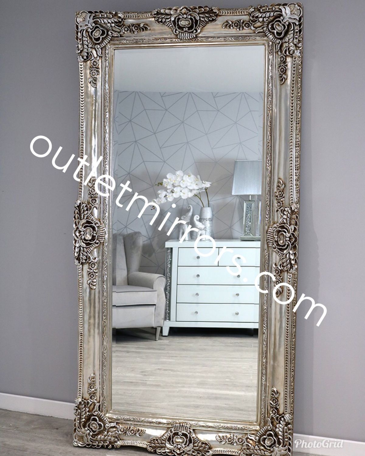 Scroll mirror top