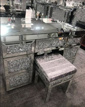 * Diamond Crush Mirrored 7 Draw Dressing Table  with Stool  in stock