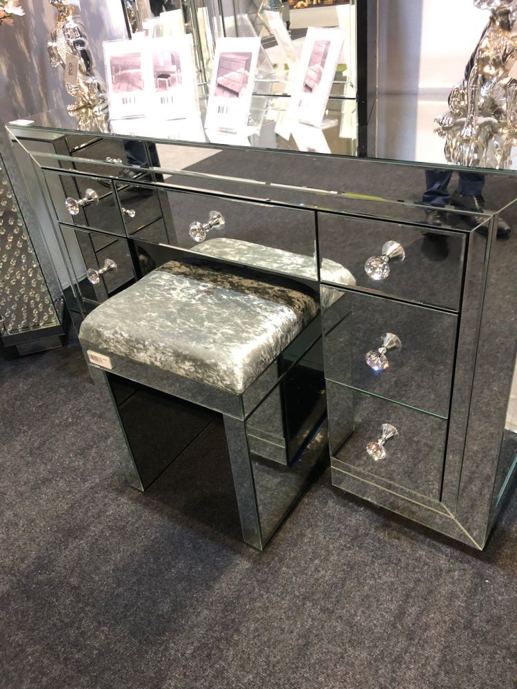 Mirrored 7 Draw Dressing Table with Crystal Handles and Mirrored Stool