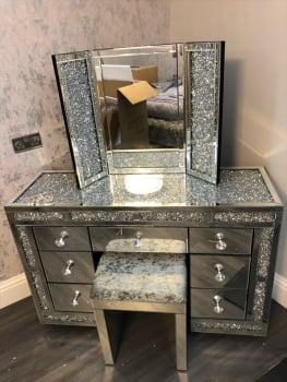 * Monica Diamond Crush Mirrored 7 Draw Dressing Table with a Diamond crush TOp - Stool & Tri fold Mirror in Stock 