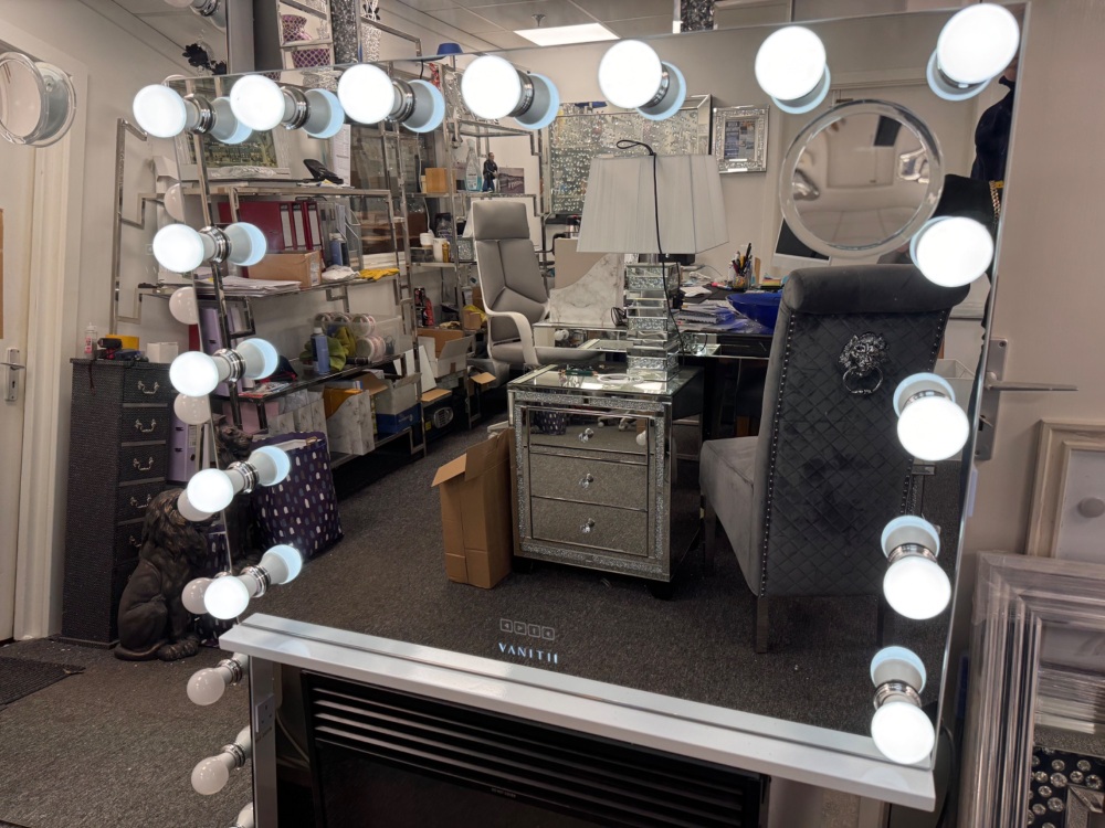 15 bulb Hollywood Mirror with usb port and bluetooth 100cm x 80cm in stock
