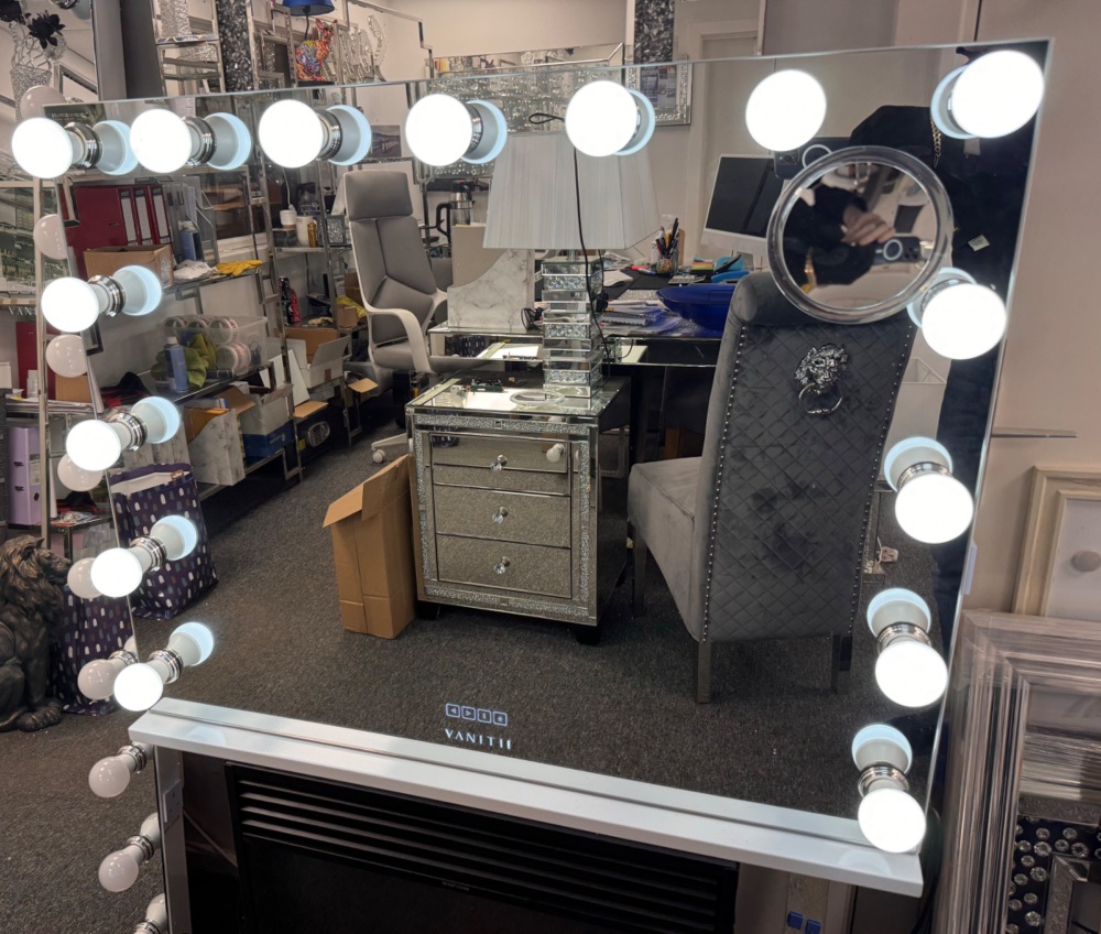 15 bulb Hollywood Mirror with usb port and bluetooth 100cm x 80cm