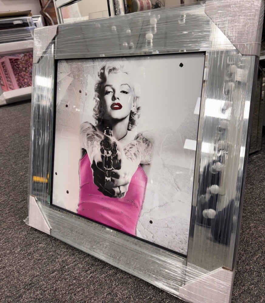 Mirror framed "Pink Monroe" Wall Art