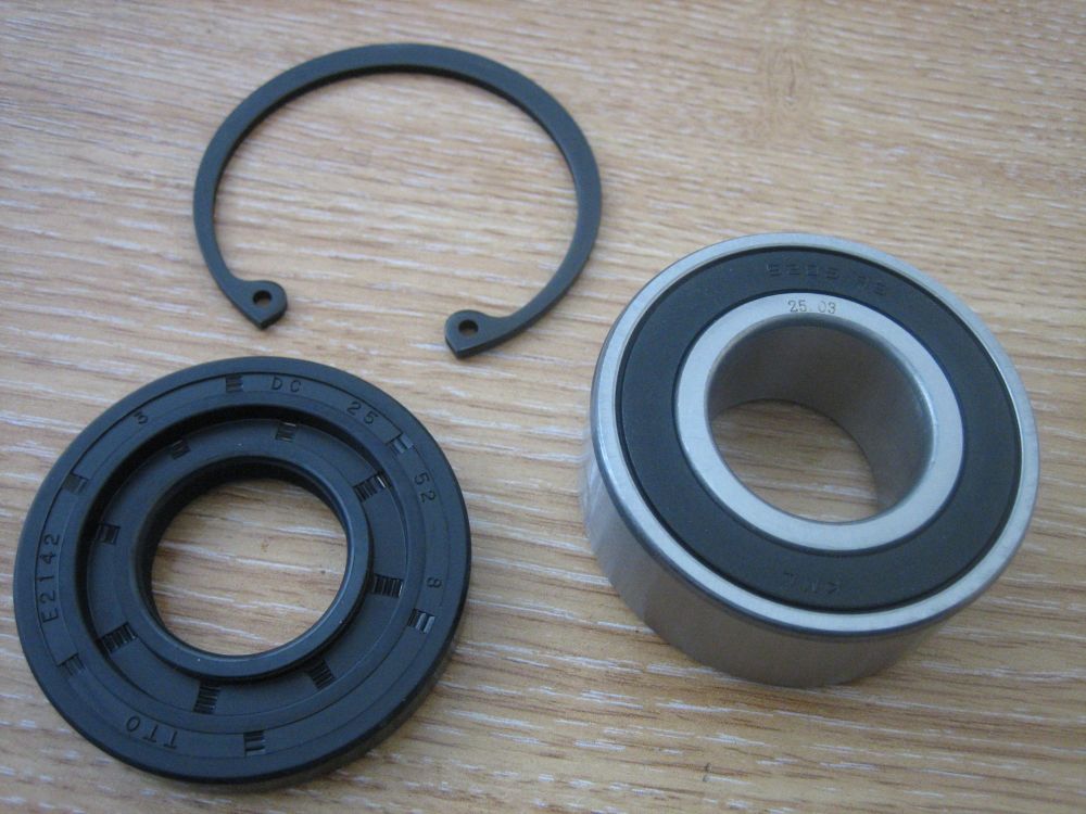 Inner primary sealed one peice bearing & seal & retaing circlip for
