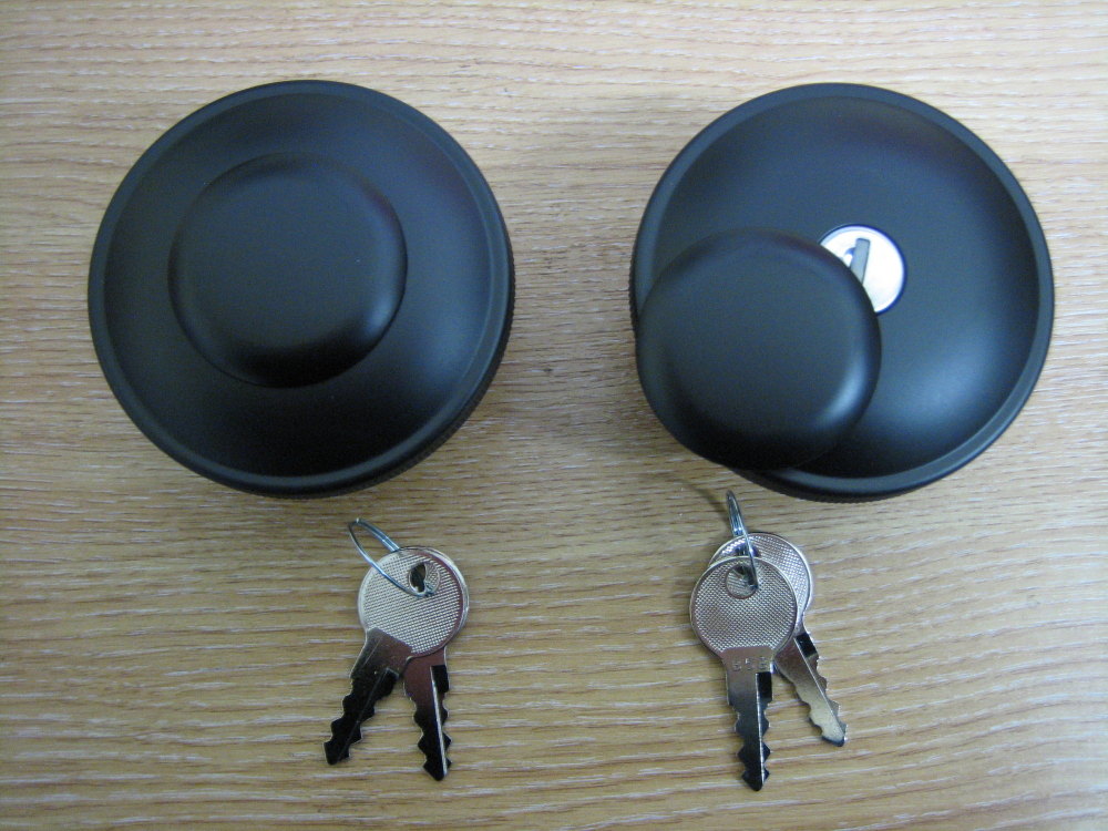 Black Locking Gas Cap Set Screw in with Keys Fits 8495/E96 Harley