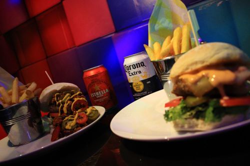 Cheese Burger, Fries, Beers and Retro Games 20