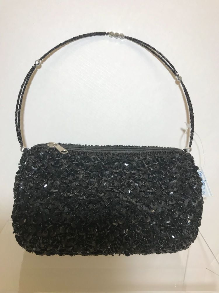 Black bead bag with handle and zip fastening
