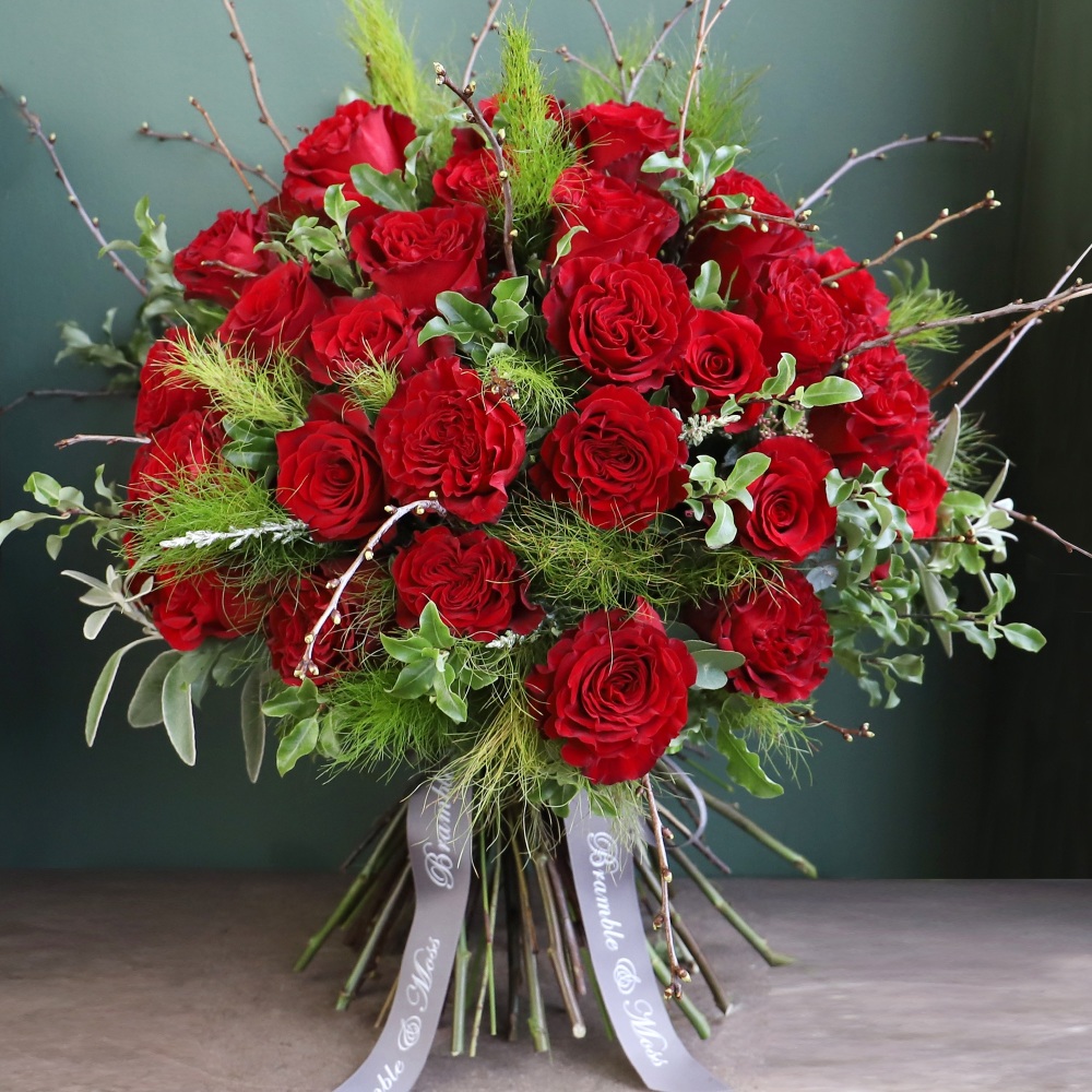 V4b. Ultimate Luxury, 100 Red Roses