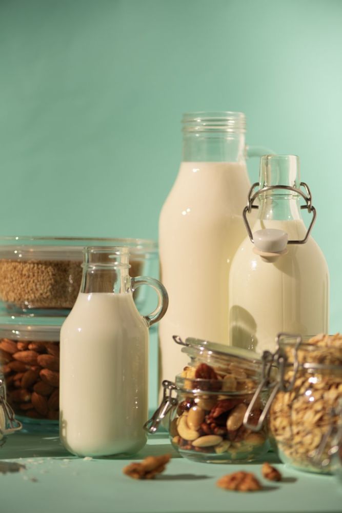 Vegan-substitute-dairy-milk.-Glass-bottles-with-non-dairy-milk-and-ingredie