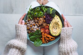 Healthy-eating.-Plate-with-vegan-or-vegetarian-food-in-woman-hands.-Healthy