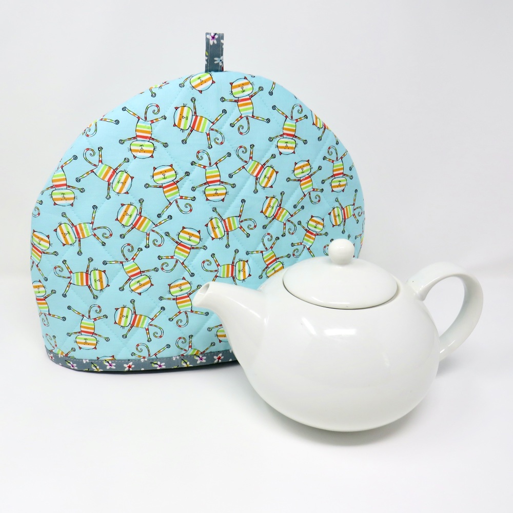 Quilted, cat tea cosy
