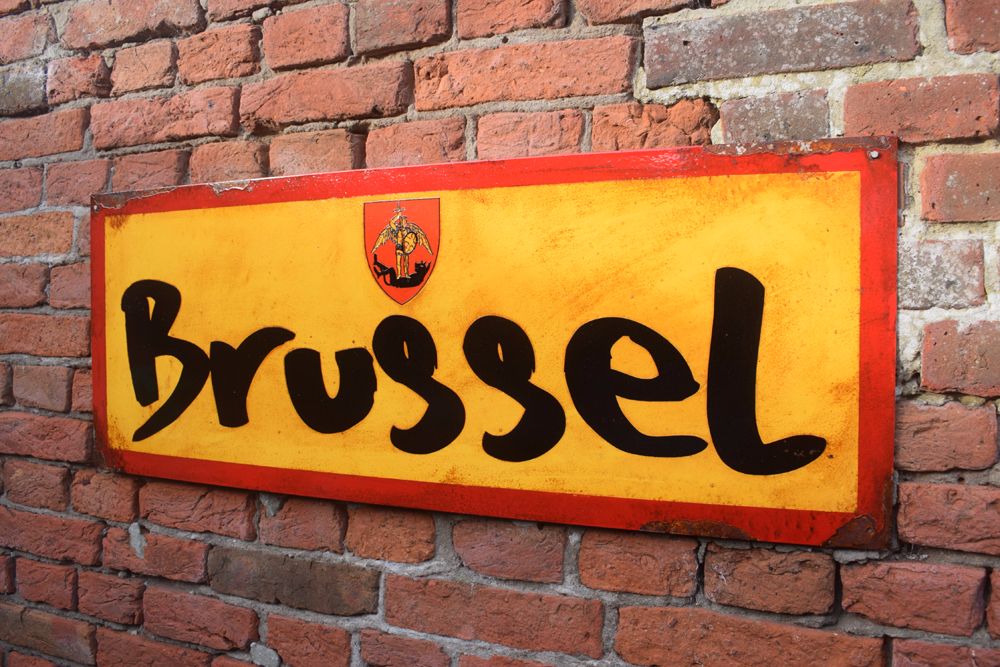 Brussel Vintage City Sign