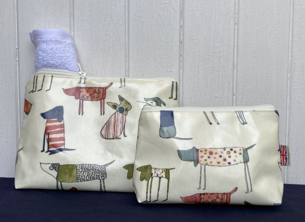 Dogs Wash Bag and Make-up Purse Set