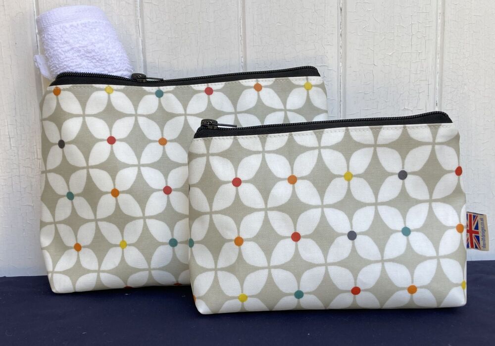 Zap Oilcloth Wash Bag and Make-up Bag