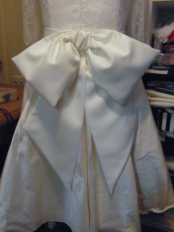 Kelly bridal sash bow