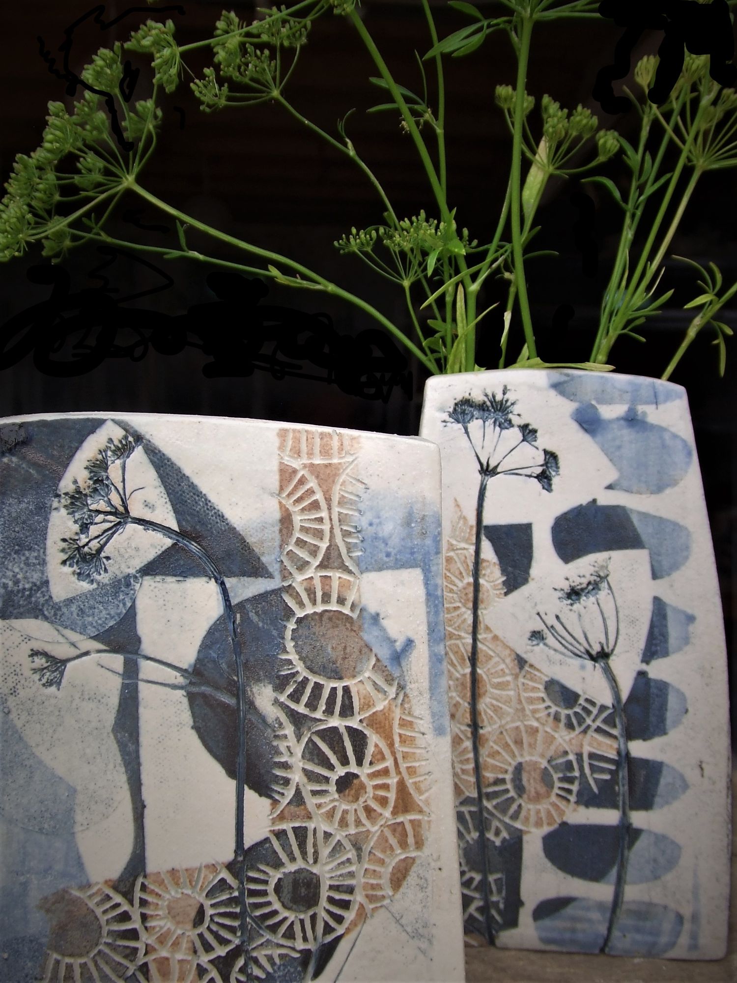 Square vases, grey and gold