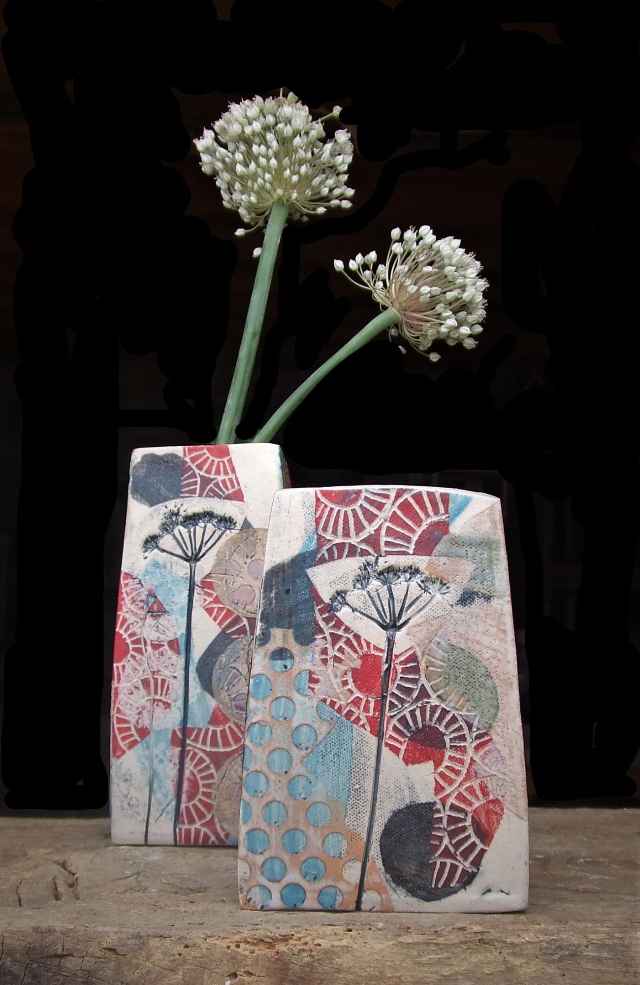 square vases, red