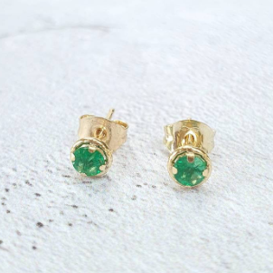 Stunning Blue Sapphire and 9ct Gold Stud Earrings