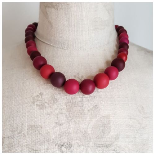 Graduated Bead Necklace in Blackberry Reds