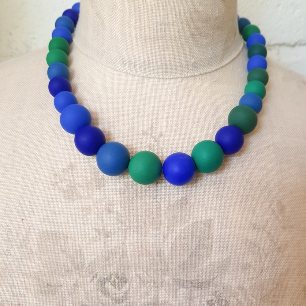 Graduated Bead Necklace in Shades of Blue and Emerald Green