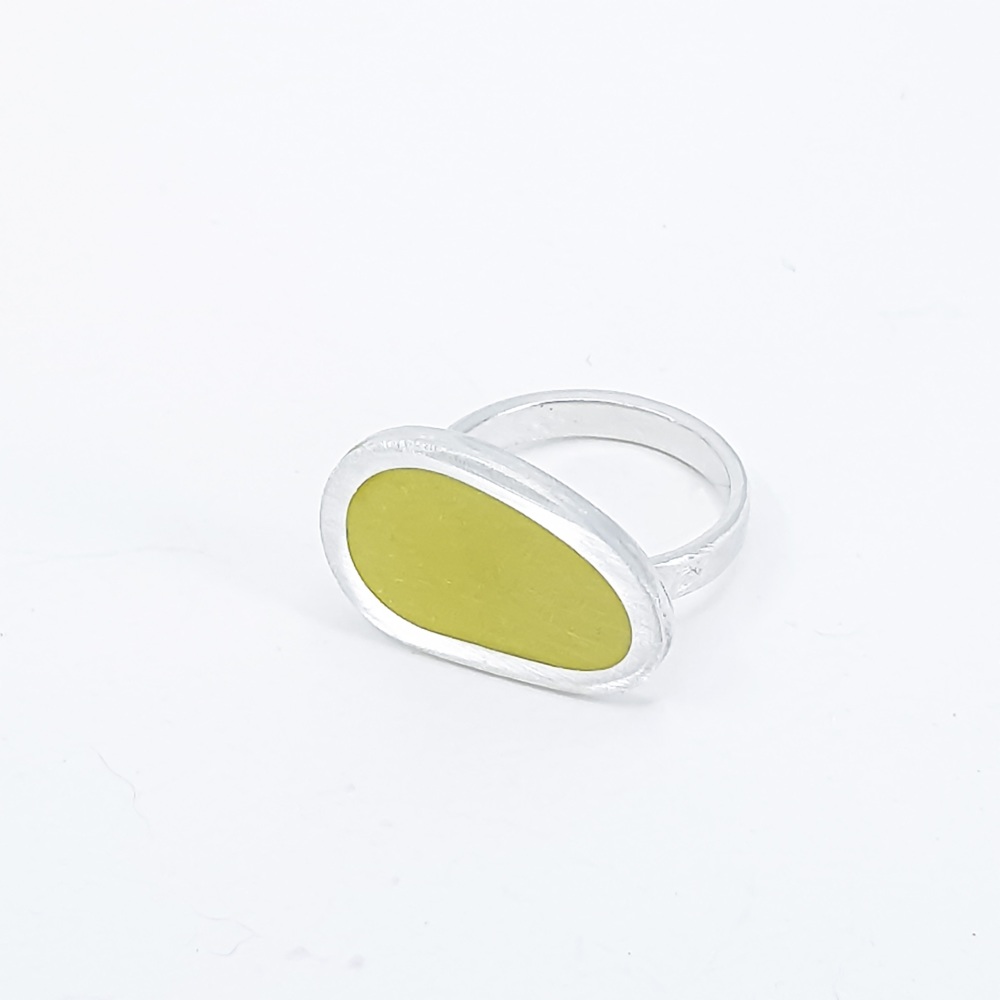 Large Mishape Sulphur Yellow Colour Dot Ring Size R