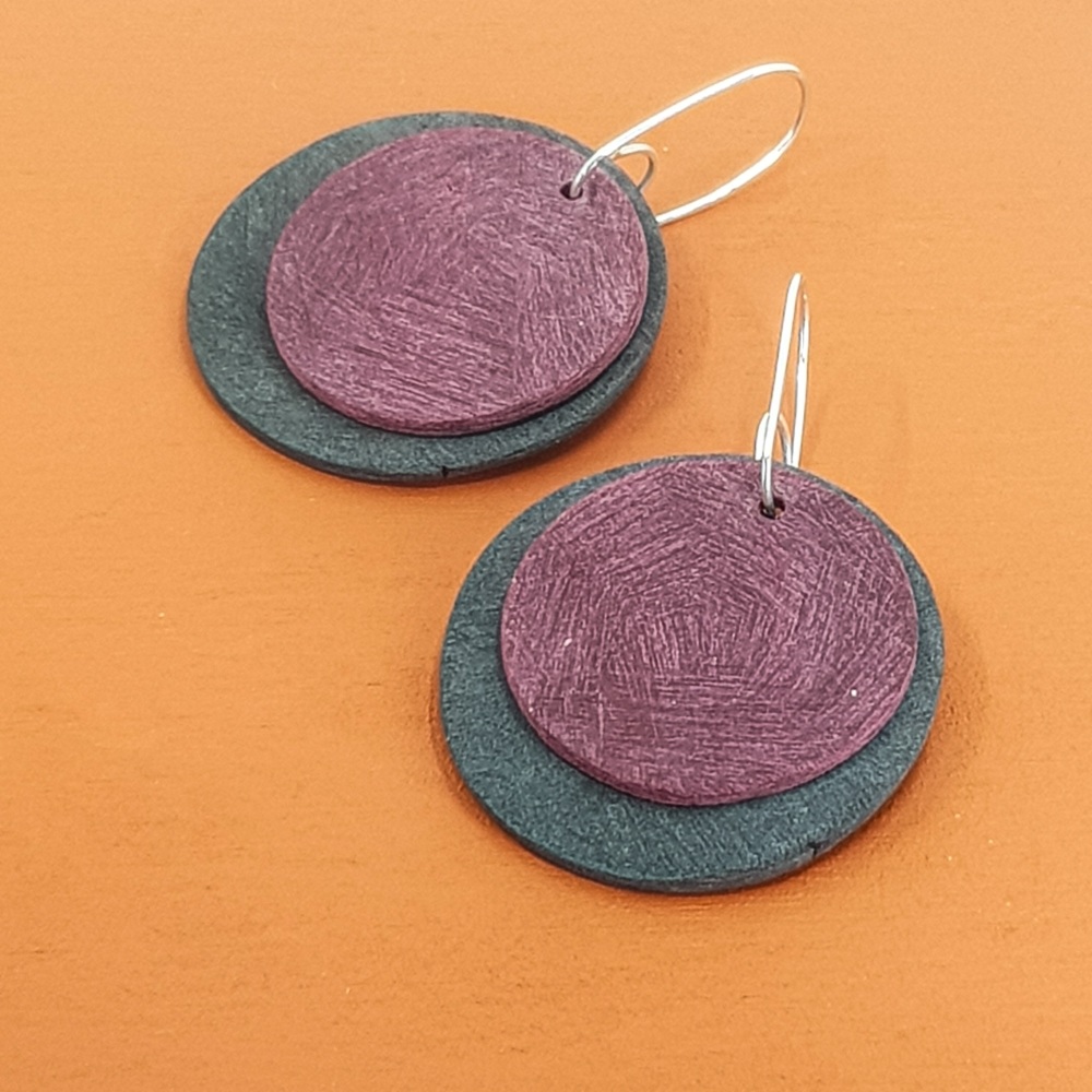 Giant Circles Scratched Earrings in Charcoal and Berry