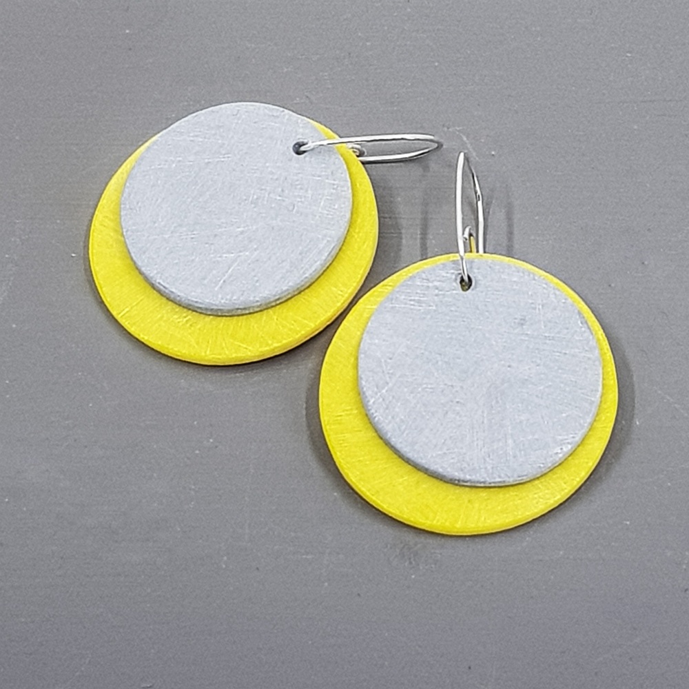 Giant Circles Scratched Earrings in Grey and Yellow
