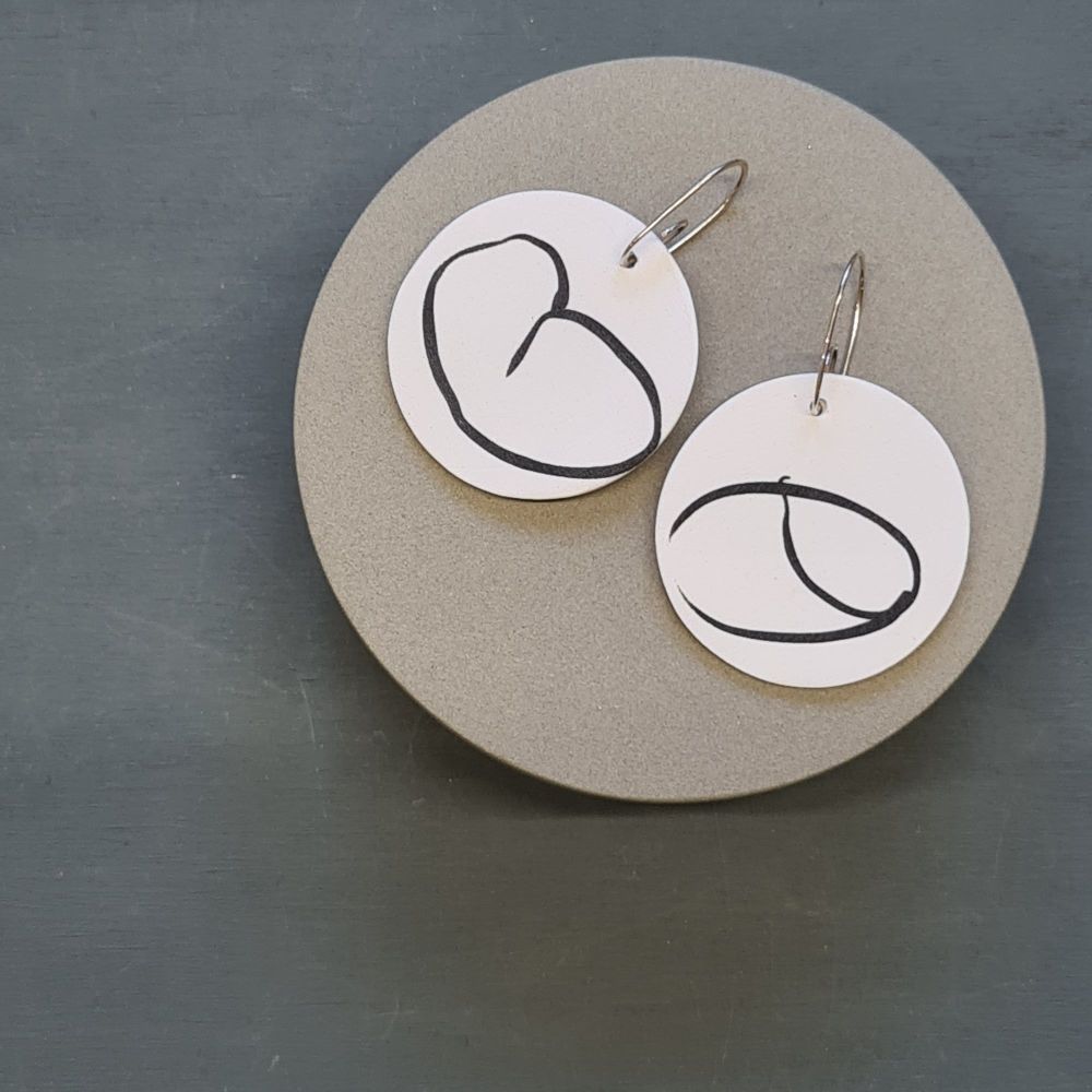 Abstract Scratched Circle Earrings - White and Black 