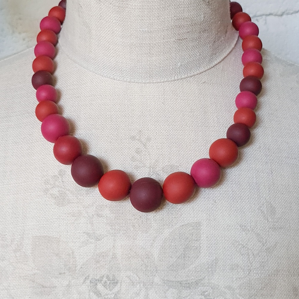 Graduated Bead Necklace in Brick Reds