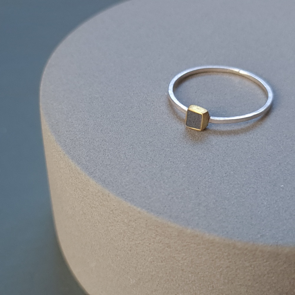 Colour Dot Stacking Ring Brass Square Black Size R 1/2