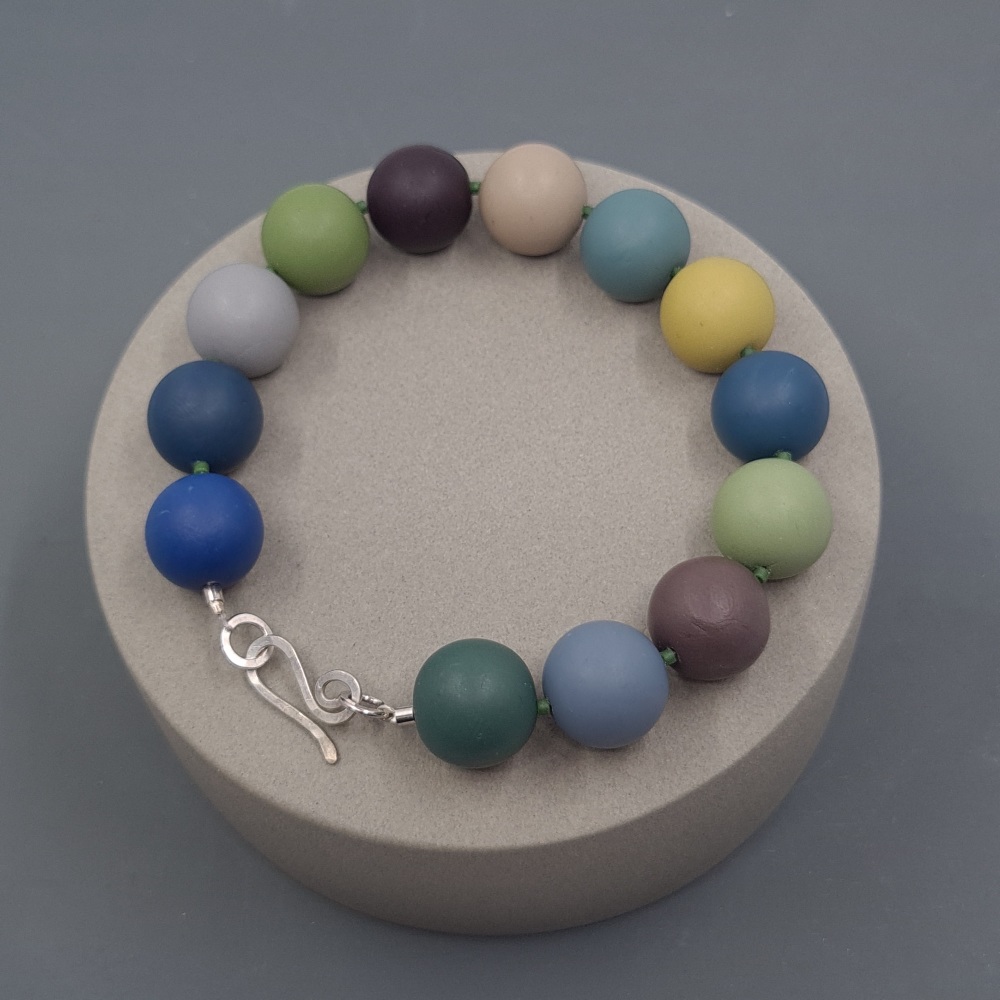 Bracelet with round beads in sage green, taupes and blues