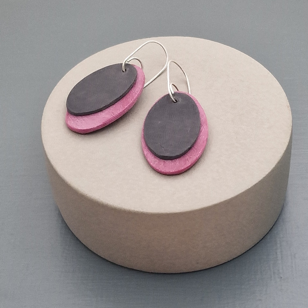 Scratched Oval Earrings in Berry Pink and charcoal