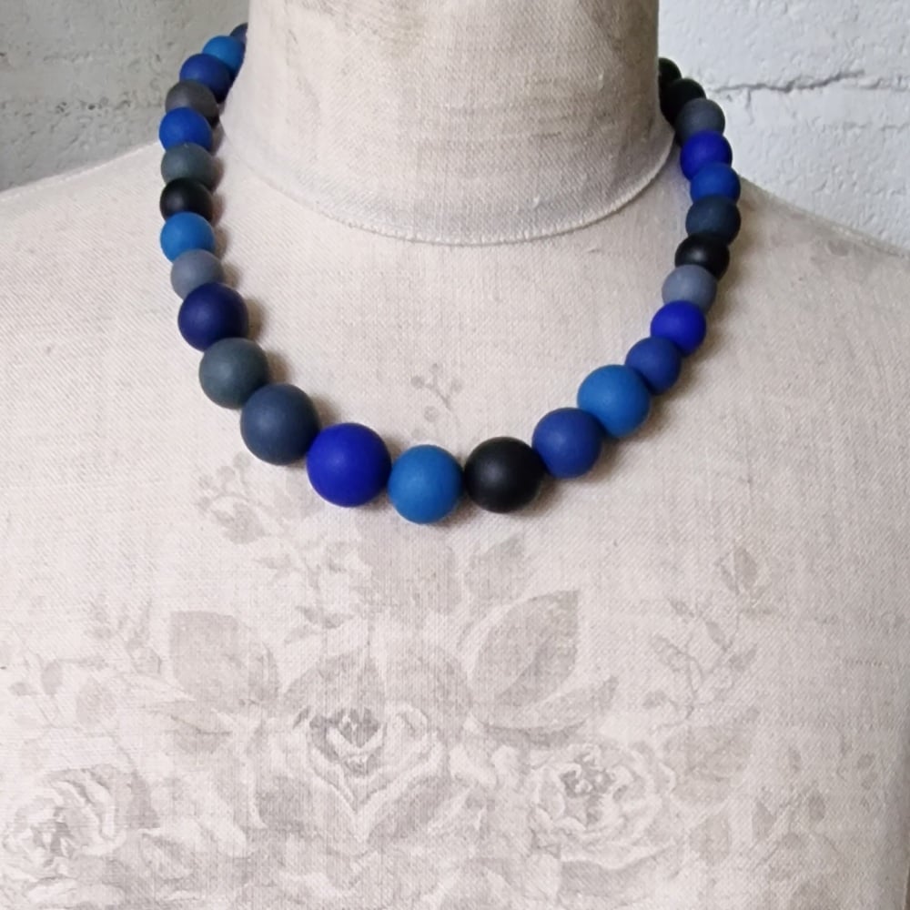 Graduated Bead Necklace in Cobalt and Navy Blues