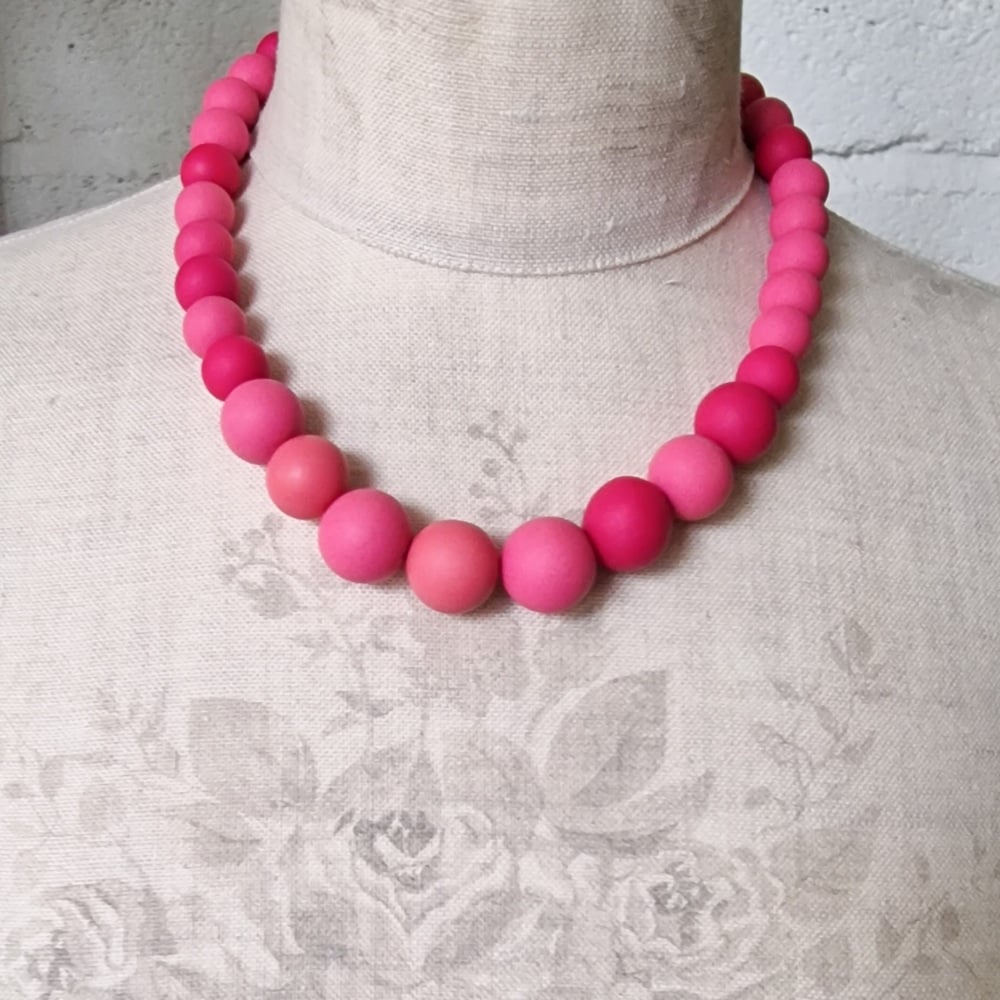 Graduated Bead Necklace in Pink