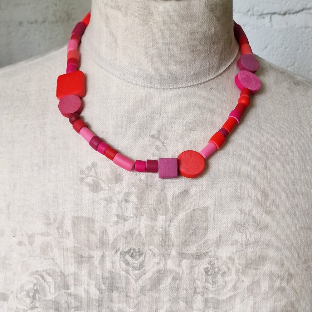 Random Shapes Beaded Necklace Bright Red and Hot Pinks